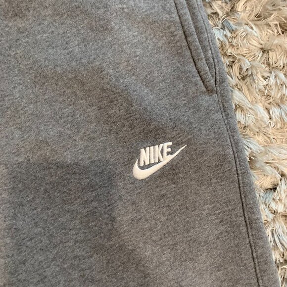 Nike Sportswear Club Fleece Gray Pants Mens Medium - Picture 2 of 4